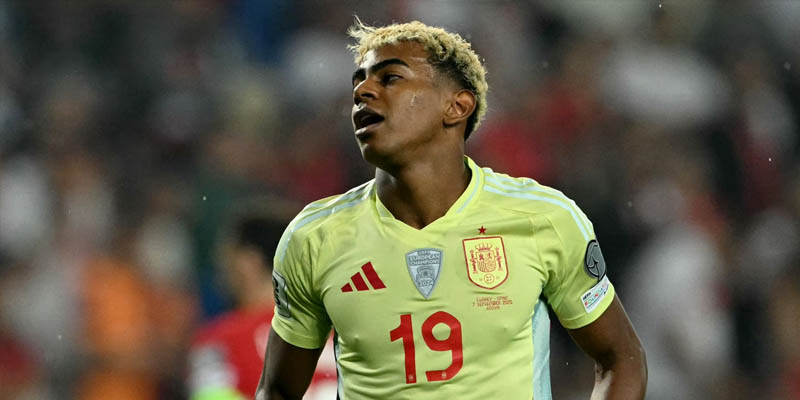 Yamal từng bị vắt sức ở ĐT Tây Ban Nha