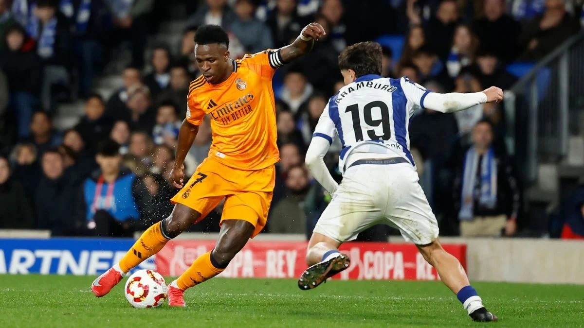 Vinicius được tin tưởng trên hàng tấn công của Kền kền trắng