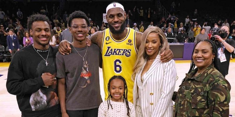 Từ NBA đến đời thường – LeBron James và Stephen Curry trong khoảnh khắc giản dị