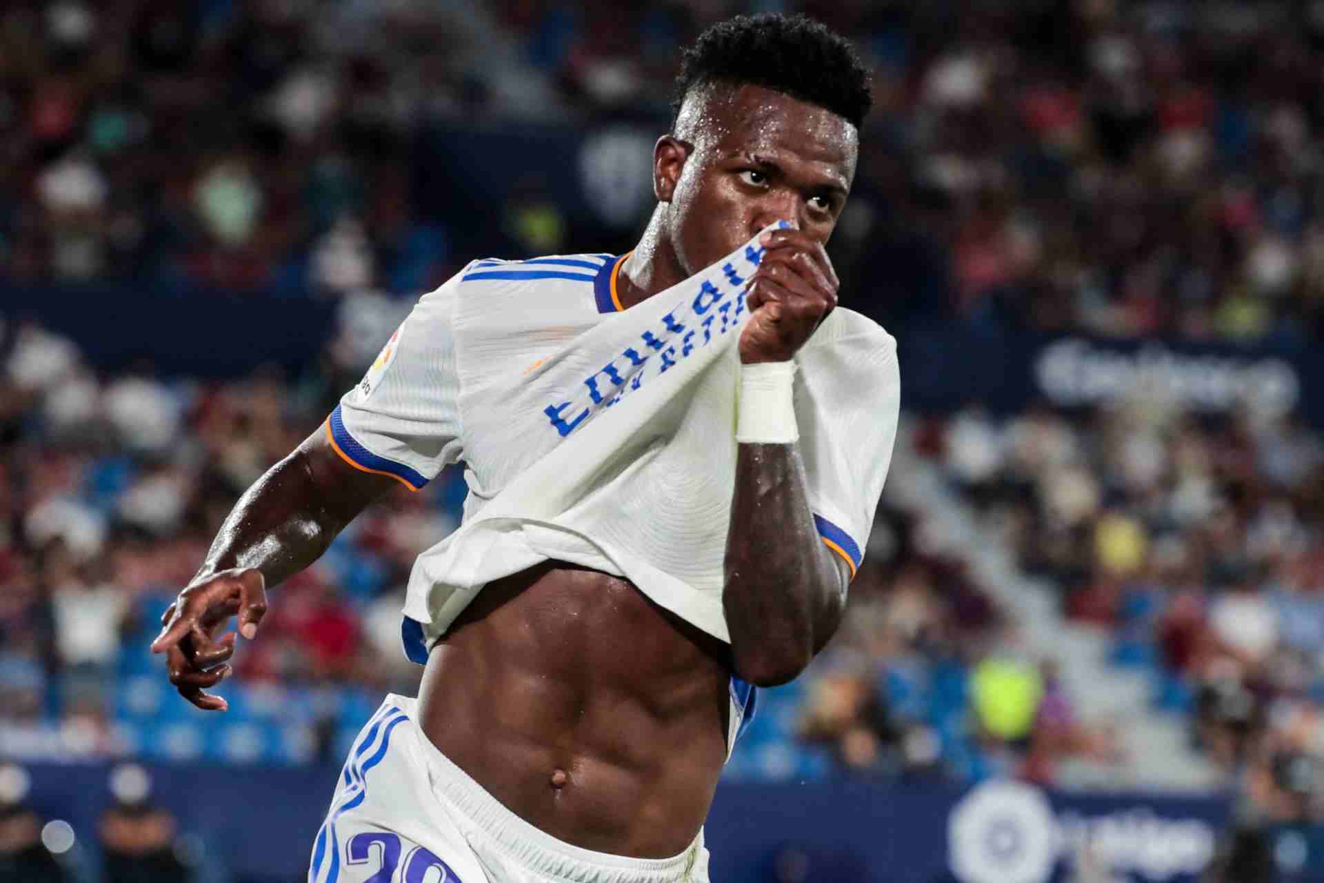 Vinícius Júnior Cân Nhắc Rời Real Madrid, Nhắm Tới Paris Saint-Germain 1 Vinícius Júnior thất vọng sau trận đấu tại Bernabéu