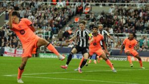 Newcastle có phong độ bất ổn trong khi Barcelona vẫn đang thăng hoa